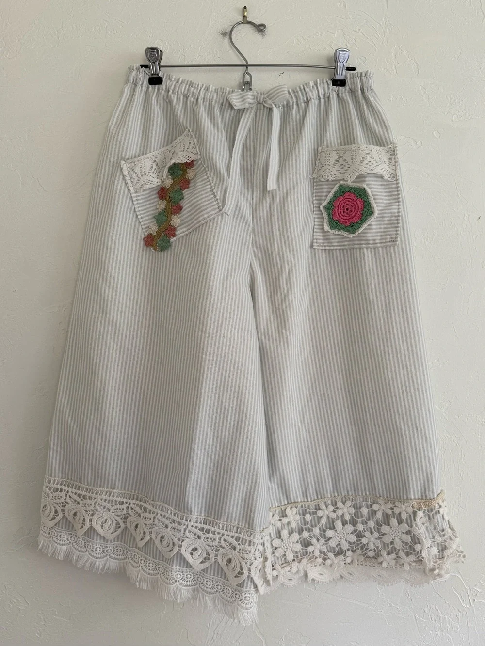 Upcycled Boho Cottagecore Striped Lace Trim Wide Leg Crop Pants Size S to Large - Picture 7 of 12